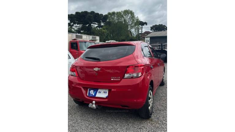 CHEVROLET - ONIX - 2013/2014 - Vermelha - R$ 42.900,00