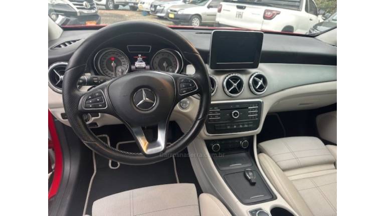 MERCEDES-BENZ - GLA 200 - 2017/2017 - Vermelha - R$ 110.000,00