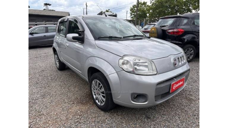 FIAT - UNO - 2013/2013 - Prata - R$ 34.000,00