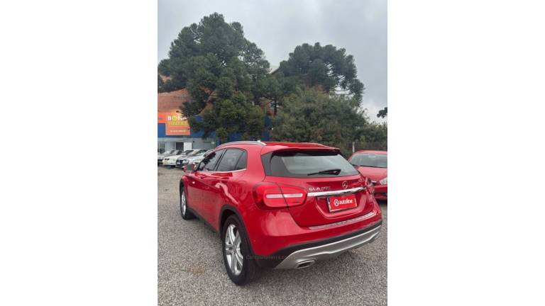 MERCEDES-BENZ - GLA 200 - 2017/2017 - Vermelha - R$ 110.000,00